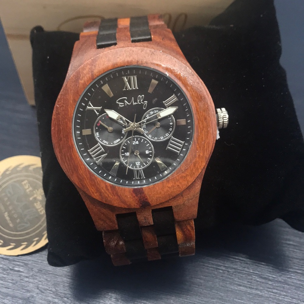Mens red sandlewood wood watch new